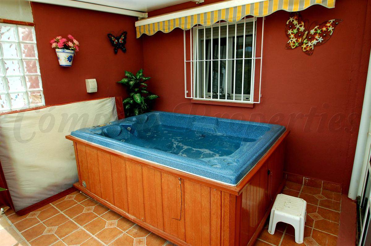 2 slaapkamer Finca/Landhuis voor vakantieverhuur in Torrox met zwembad - € 800 (Ref: 3219762)