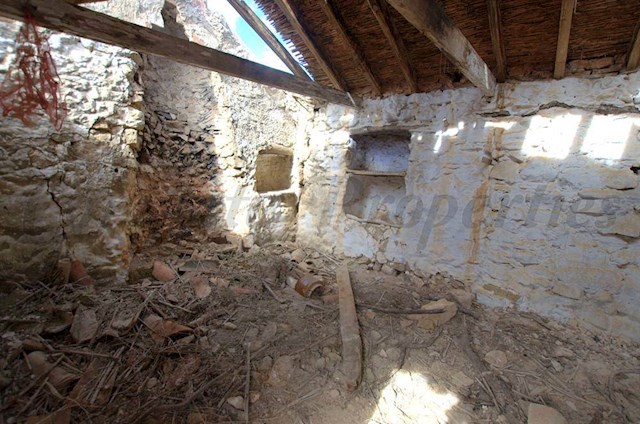 Ruin till salu i Cútar - 188 000 € (Ref: 3245806)