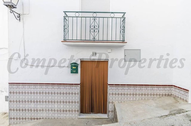 4 soveværelse Byhus til salg i Corumbela, Sayalonga - € 89.000 (Ref: 3289874)