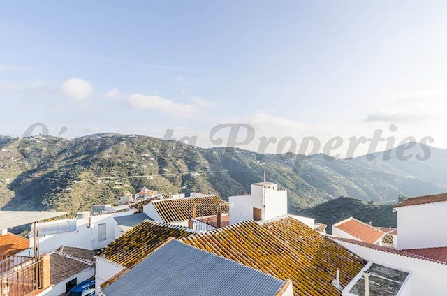 4 soveværelse Byhus til salg i Corumbela, Sayalonga - € 89.000 (Ref: 3289874)