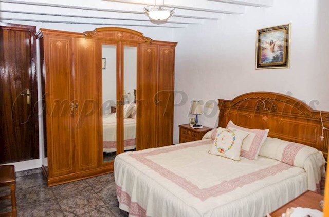 4 soveværelse Byhus til salg i Corumbela, Sayalonga - € 89.000 (Ref: 3289874)