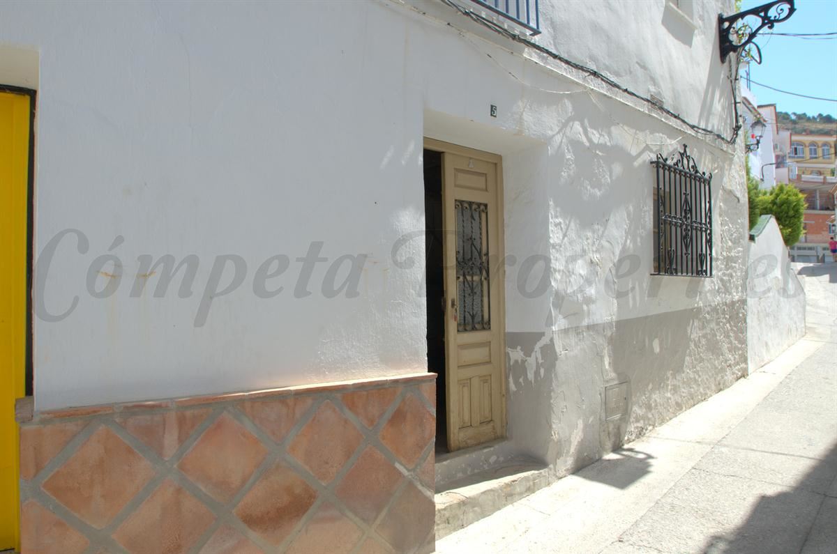 Huis te koop in Canillas de Albaida - € 43.000 (Ref: 3303249)