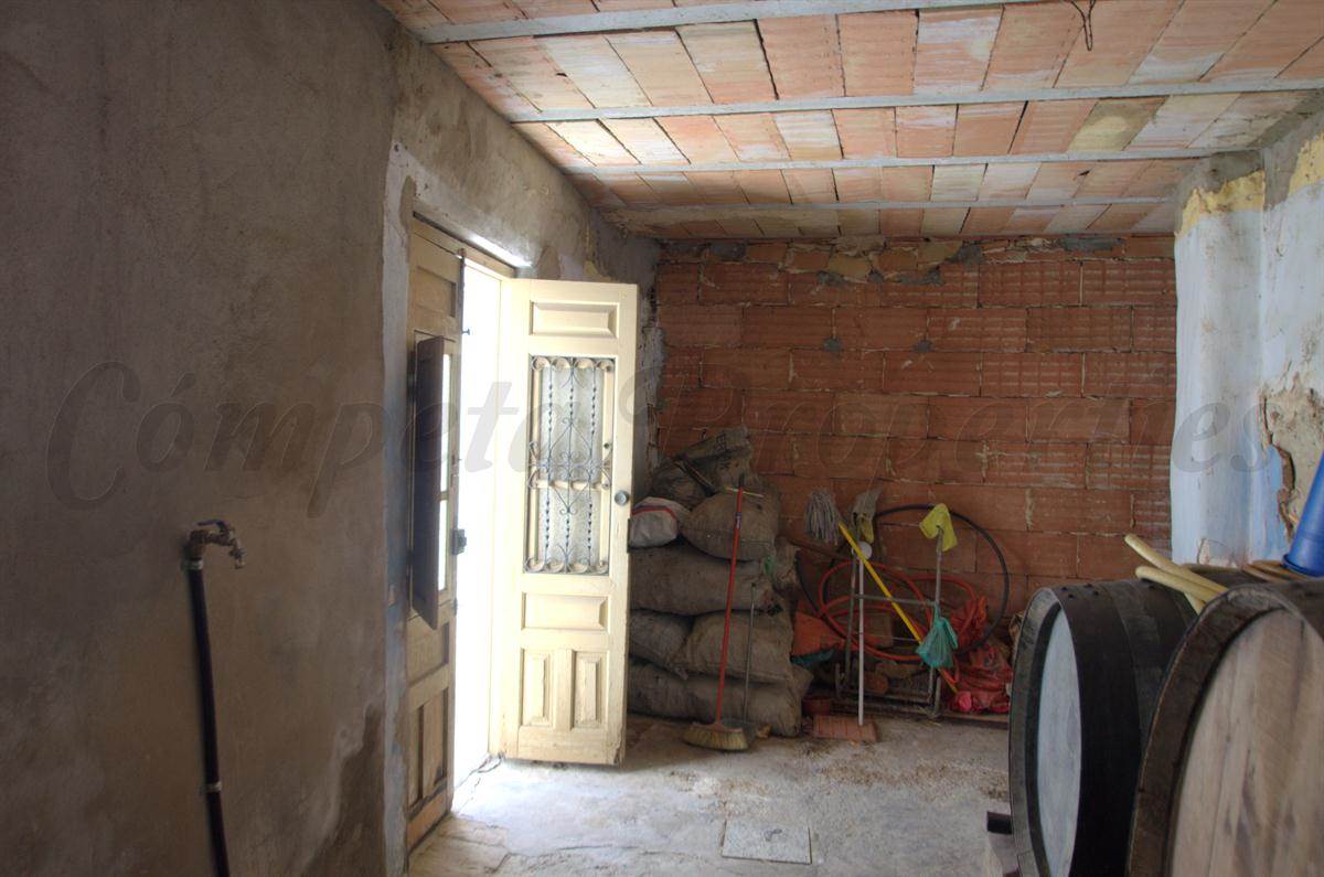 Huis te koop in Canillas de Albaida - € 43.000 (Ref: 3303249)