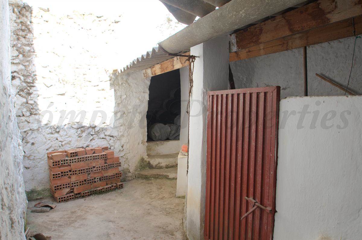 Huis te koop in Canillas de Albaida - € 43.000 (Ref: 3303249)