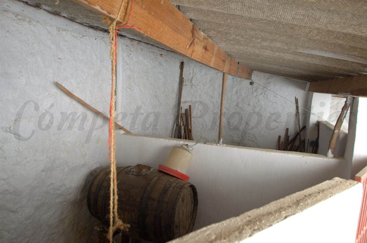 Huis te koop in Canillas de Albaida - € 43.000 (Ref: 3303249)