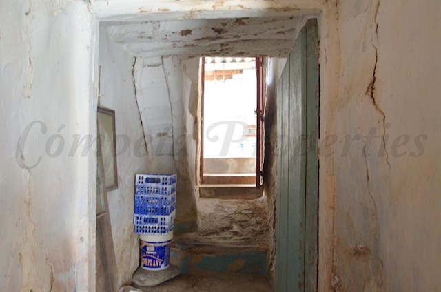 Huis te koop in Canillas de Albaida - € 43.000 (Ref: 3303249)