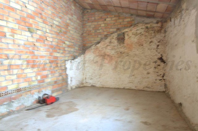 Huis te koop in Canillas de Albaida - € 43.000 (Ref: 3303249)