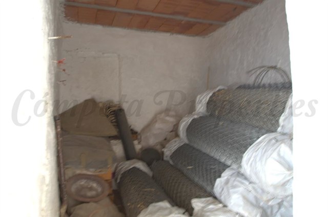 Huis te koop in Canillas de Albaida - € 43.000 (Ref: 3303249)