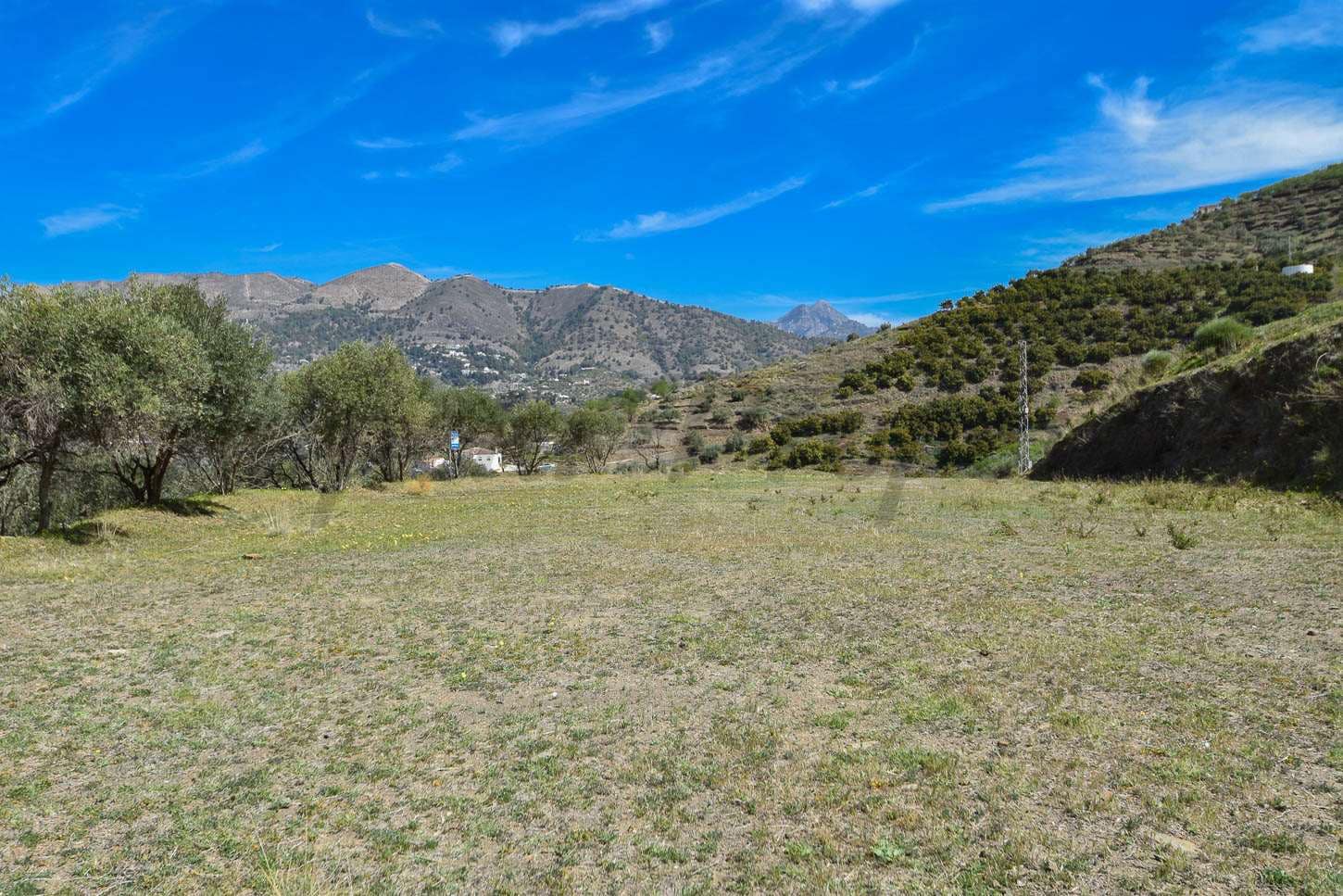 Ubebygd land til salgs i Competa - € 48 000 (Ref: 3365286)