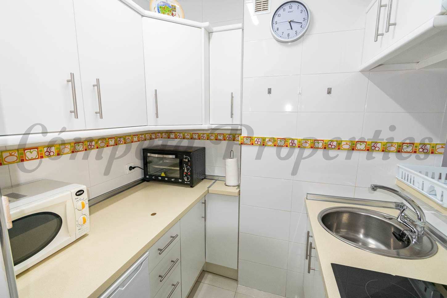 1 slaapkamer Strandappartement voor vakantieverhuur in Torrox-Costa met zwembad - € 500 (Ref: 3474381)