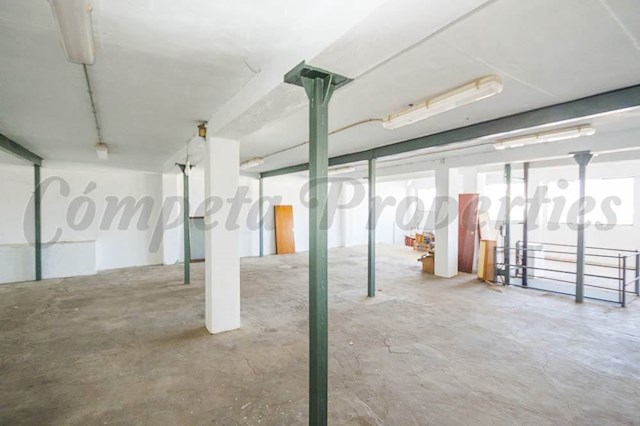 Commercieel te koop in Cómpeta met garage - € 367.500 (Ref: 3476632)