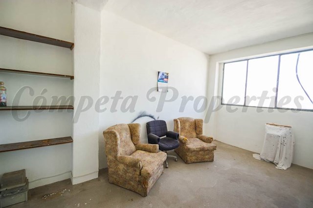 Commercieel te koop in Cómpeta met garage - € 367.500 (Ref: 3476632)