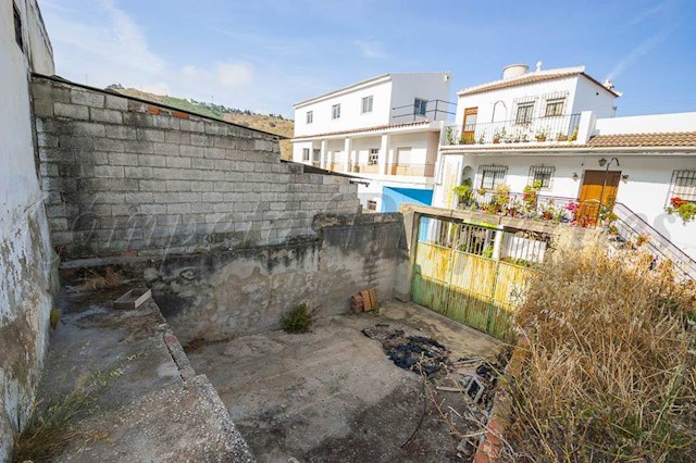 Commercieel te koop in Cómpeta met garage - € 367.500 (Ref: 3476632)