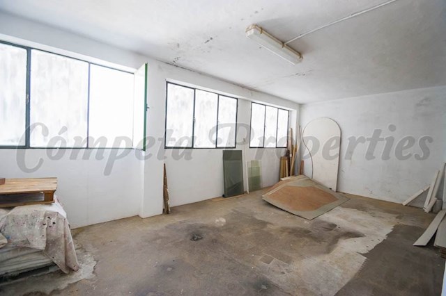 Commercieel te koop in Cómpeta met garage - € 367.500 (Ref: 3476632)