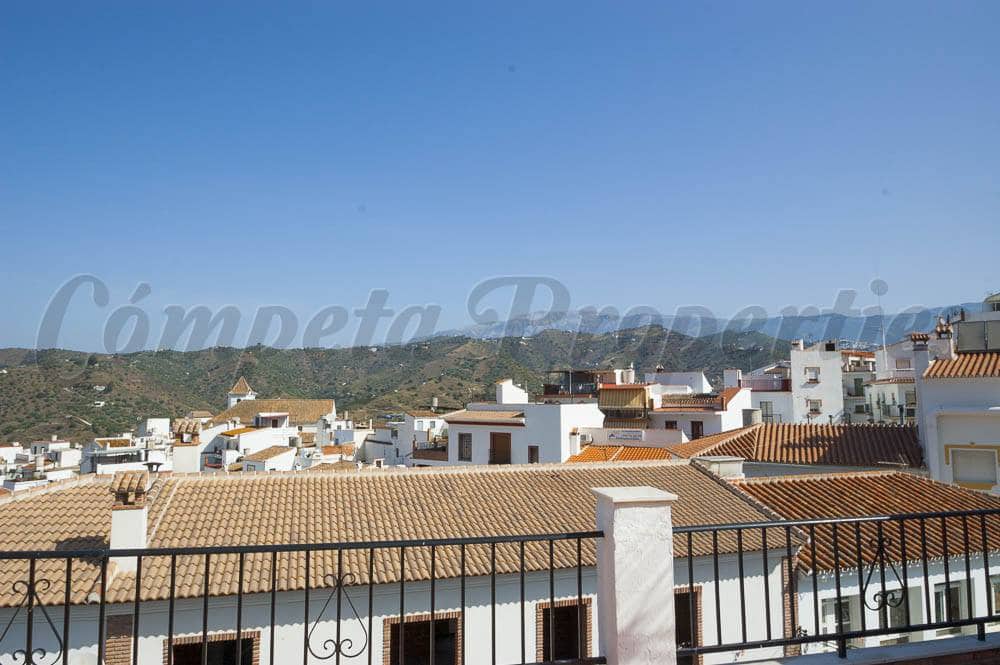 5 soveværelse Byhus til salg i Sayalonga - € 210.000 (Ref: 3485414)