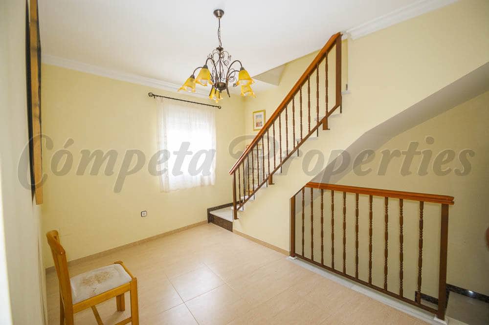 5 soveværelse Byhus til salg i Sayalonga - € 210.000 (Ref: 3485414)