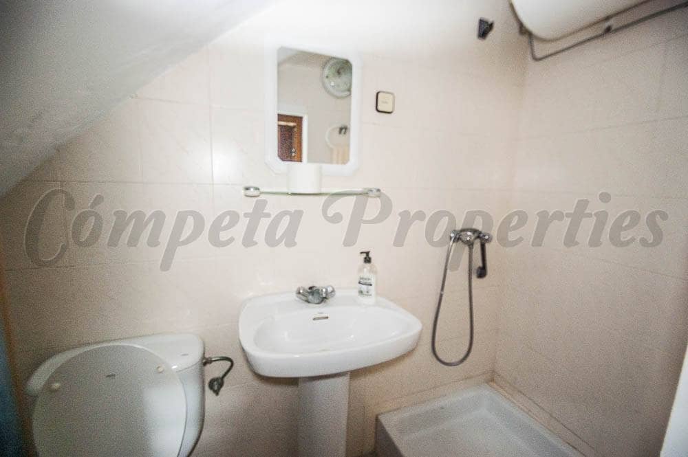 5 soveværelse Byhus til salg i Sayalonga - € 210.000 (Ref: 3485414)