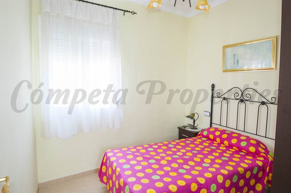 5 soveværelse Byhus til salg i Sayalonga - € 210.000 (Ref: 3485414)