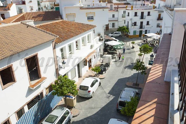 5 soveværelse Byhus til salg i Sayalonga - € 210.000 (Ref: 3485414)