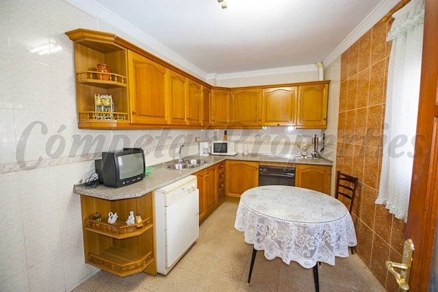 5 soveværelse Byhus til salg i Sayalonga - € 210.000 (Ref: 3485414)