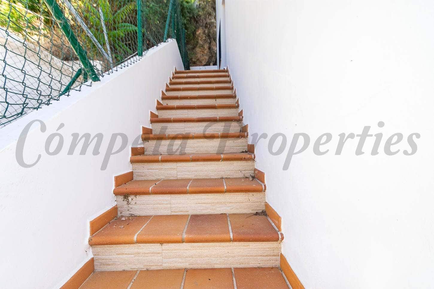 3 bedroom Townhouse for sale in Competa with garage - € 199,500 (Ref: 3528691)