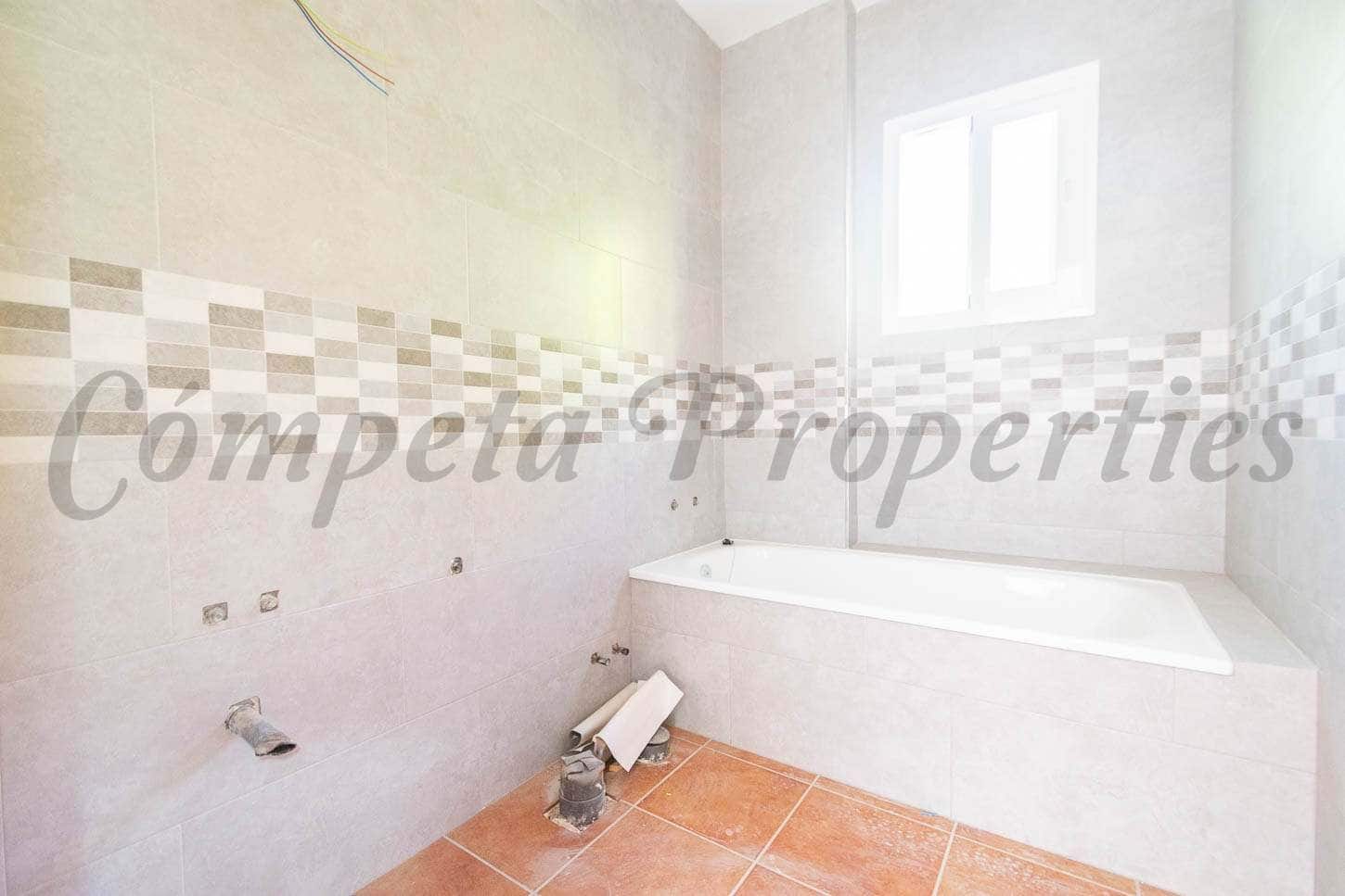 3 bedroom Townhouse for sale in Competa with garage - € 199,500 (Ref: 3528691)