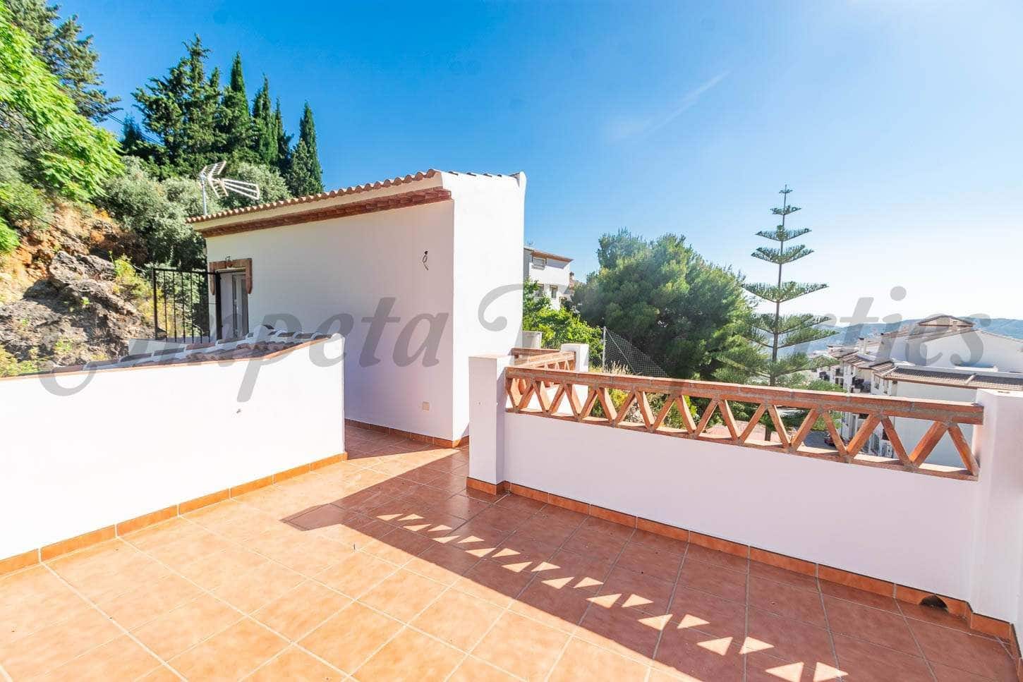 3 bedroom Townhouse for sale in Competa with garage - € 199,500 (Ref: 3528691)