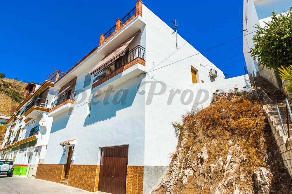 3 bedroom Townhouse for sale in Competa - € 192,000 (Ref: 3536344)