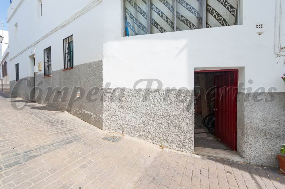 4 slaapkamer Huis te koop in Competa met garage - € 150.000 (Ref: 3555621)