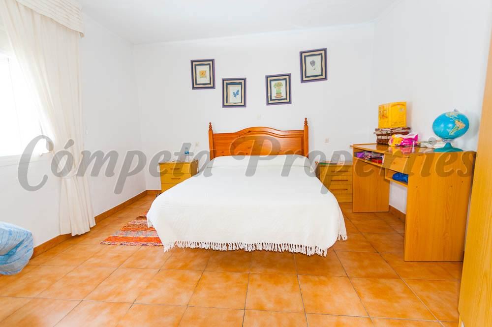 4 slaapkamer Huis te koop in Competa met garage - € 150.000 (Ref: 3555621)