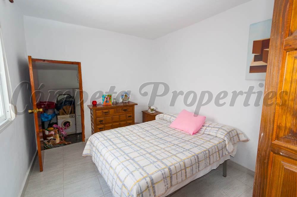 4 slaapkamer Huis te koop in Competa met garage - € 150.000 (Ref: 3555621)