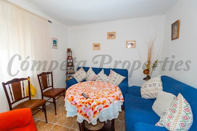 4 slaapkamer Huis te koop in Cómpeta met garage - € 150.000 (Ref: 3555621)