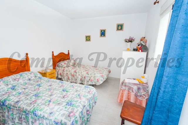 4 slaapkamer Huis te koop in Cómpeta met garage - € 150.000 (Ref: 3555621)