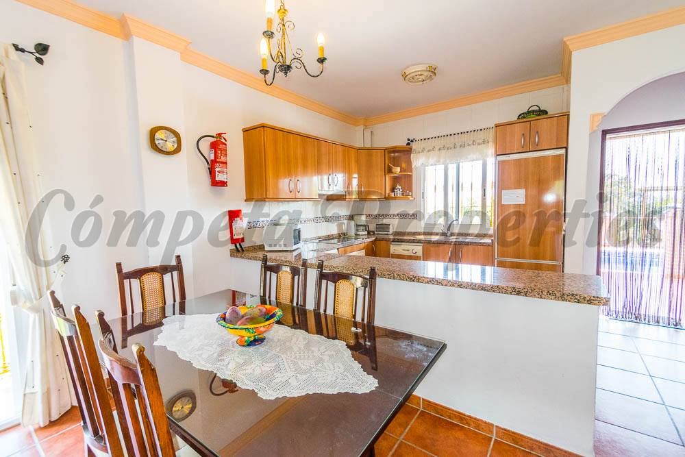 2 slaapkamer Finca/Landhuis voor vakantieverhuur in Frigiliana met zwembad - € 875 (Ref: 3559673)