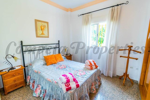 2 slaapkamer Finca/Landhuis voor vakantieverhuur in Frigiliana met zwembad - € 875 (Ref: 3559674)