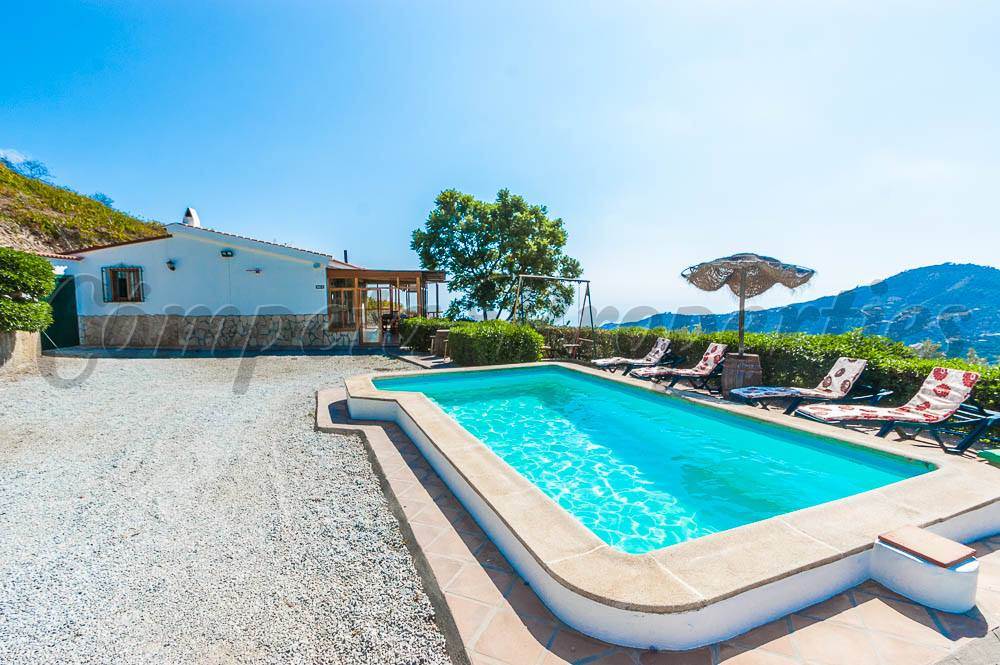 2 slaapkamer Villa voor vakantieverhuur in Competa met zwembad - € 500 (Ref: 3575754)