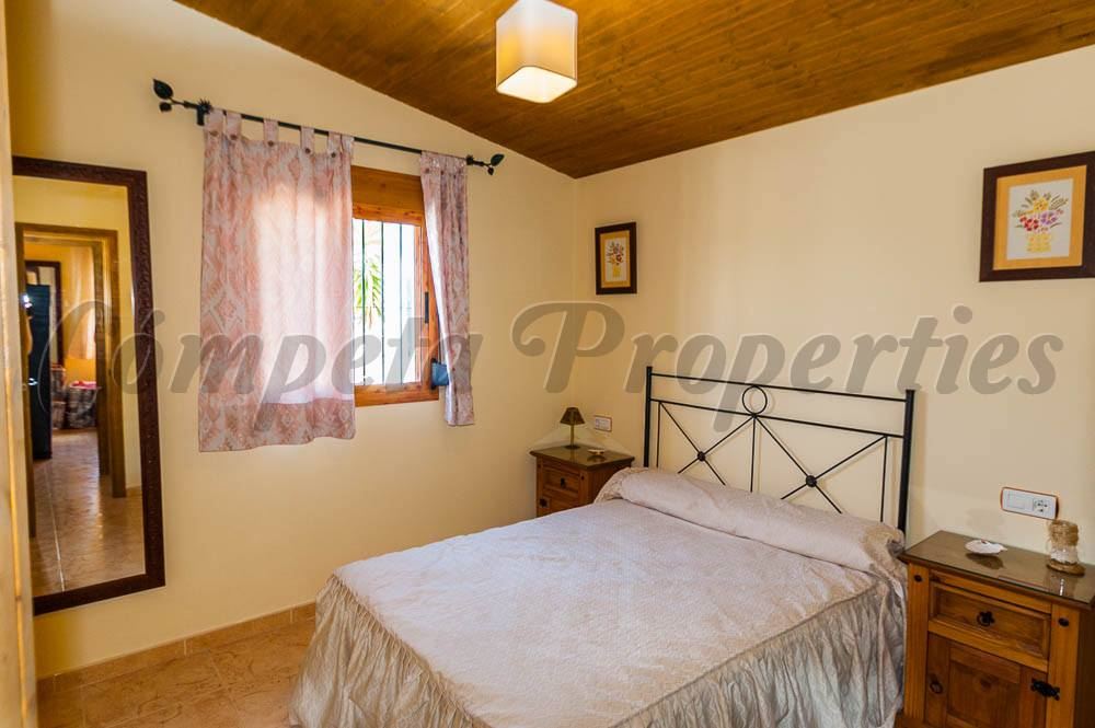 2 slaapkamer Villa voor vakantieverhuur in Competa met zwembad - € 500 (Ref: 3575754)