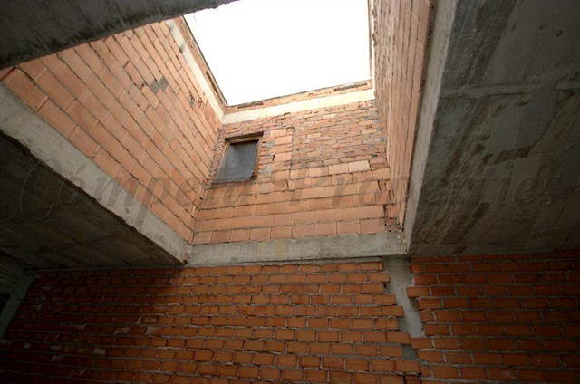 Garage for rent in Canillas de Albaida - € 350 (Ref: 3640994)