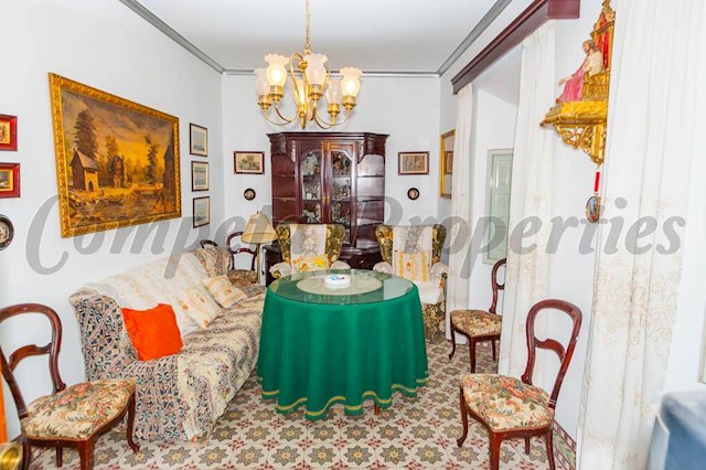 9 slaapkamer Huis te koop in Cómpeta - € 210.000 (Ref: 3663057)