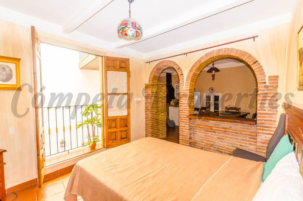 7 soveværelse Hotel til salg i Archez - € 275.000 (Ref: 3740086)