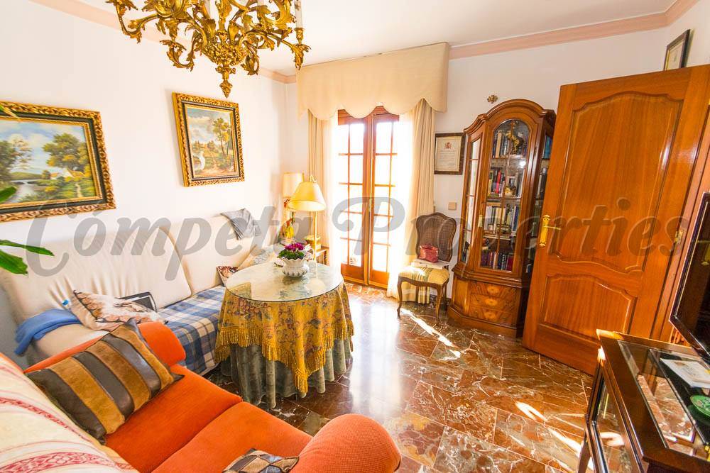 4 soveværelse Rækkehus til salg i Torrox med swimmingpool garage - € 450.000 (Ref: 3749342)