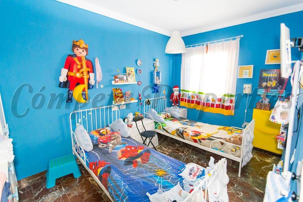 4 soveværelse Rækkehus til salg i Torrox med swimmingpool garage - € 450.000 (Ref: 3749342)