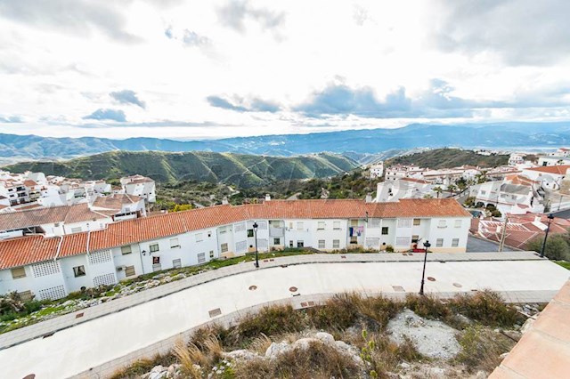 Mark till salu i Canillas de Aceituno - 150 000 € (Ref: 3800924)