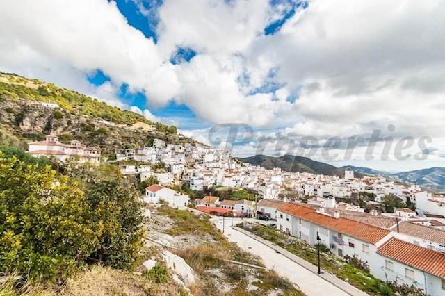 Mark till salu i Canillas de Aceituno - 150 000 € (Ref: 3800924)