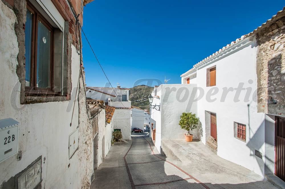 3 slaapkamer Huis te koop in Canillas de Albaida - € 60.000 (Ref: 3820666)