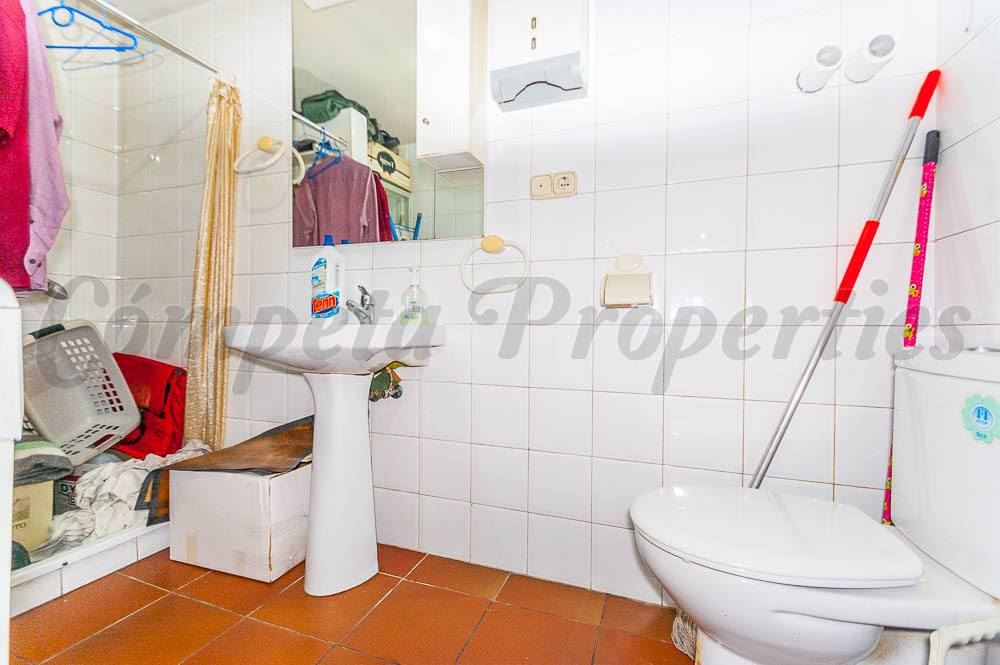 Commercial for sale in Competa - € 215,000 (Ref: 3886711)