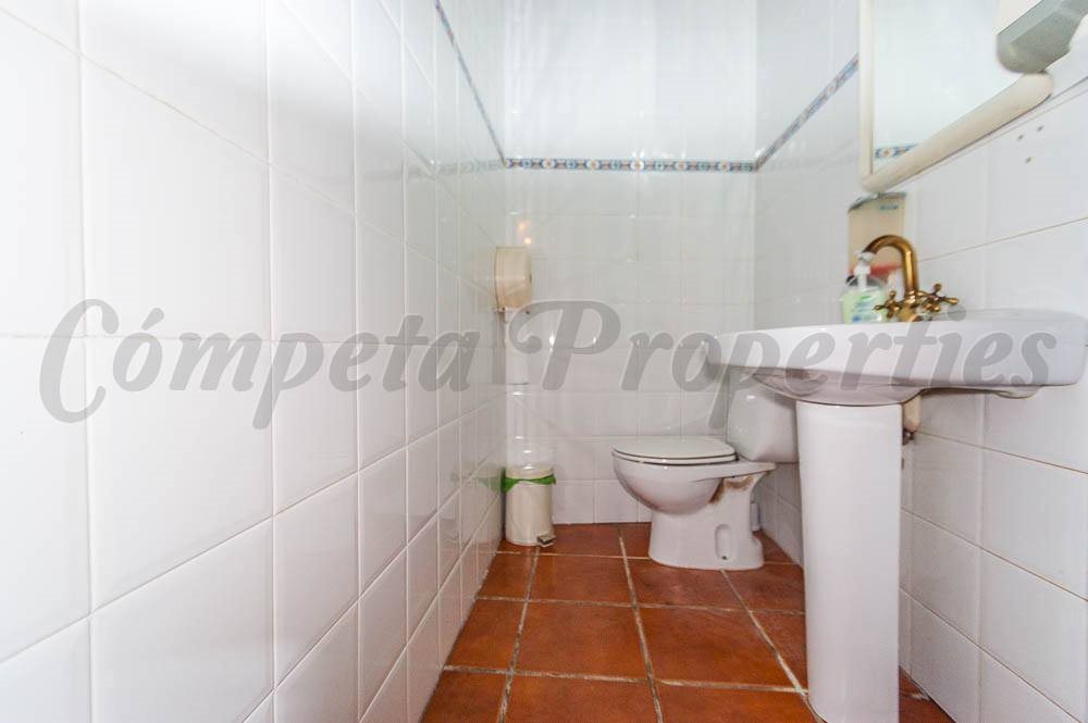 Commercial for sale in Competa - € 215,000 (Ref: 3886711)