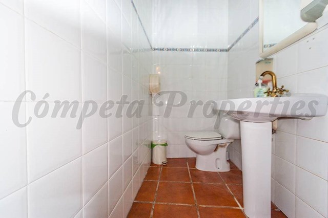 Erhverv til salg i Cómpeta - € 215.000 (Ref: 3886711)