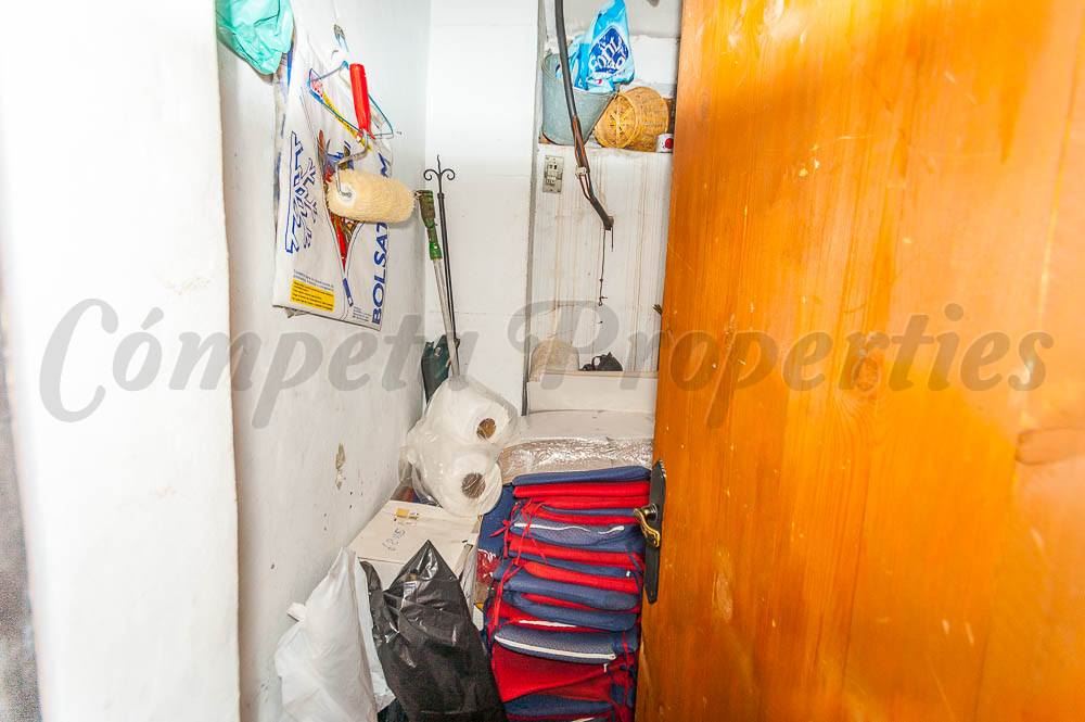 Commercial for sale in Competa - € 215,000 (Ref: 3886711)