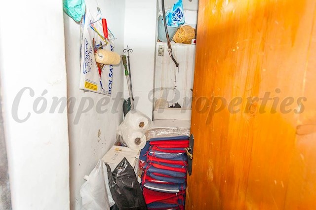 Erhverv til salg i Cómpeta - € 215.000 (Ref: 3886711)